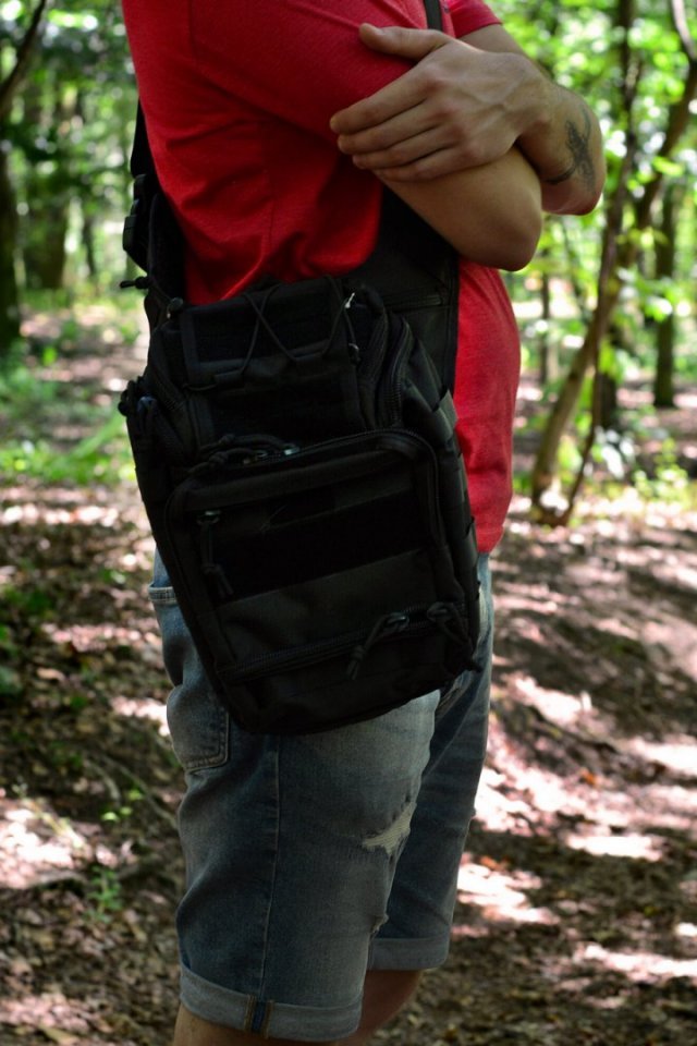 Produkt - Malý černý batoh přes rameno